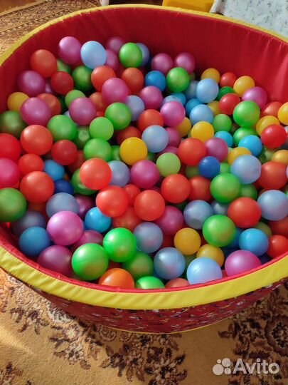 Сухой бассейн с шариками