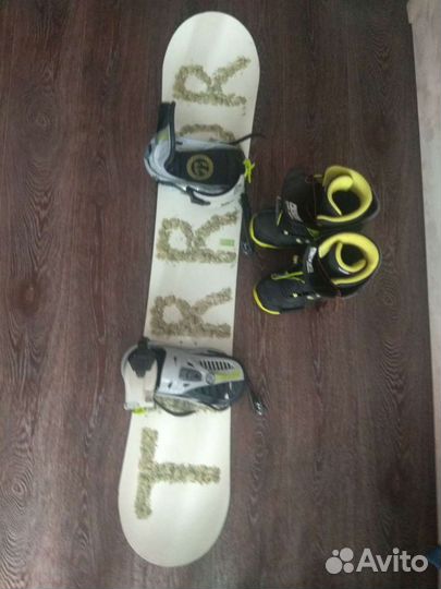 Сноуборд + крепления + ботинки