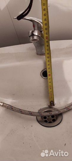 Раковина в ванную со смесителем