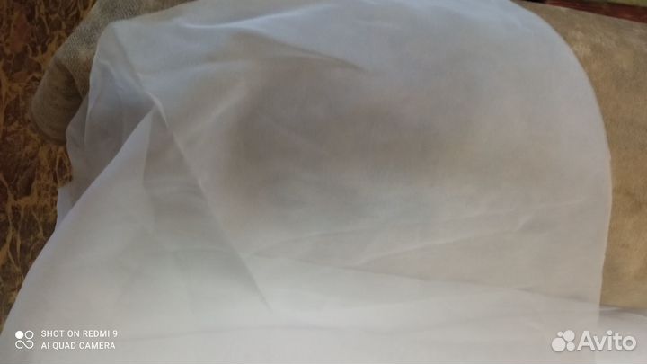 Куски партьерной ткани