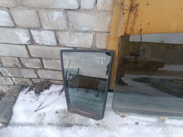 Стекло задней правой двери Nissan Tiida C11