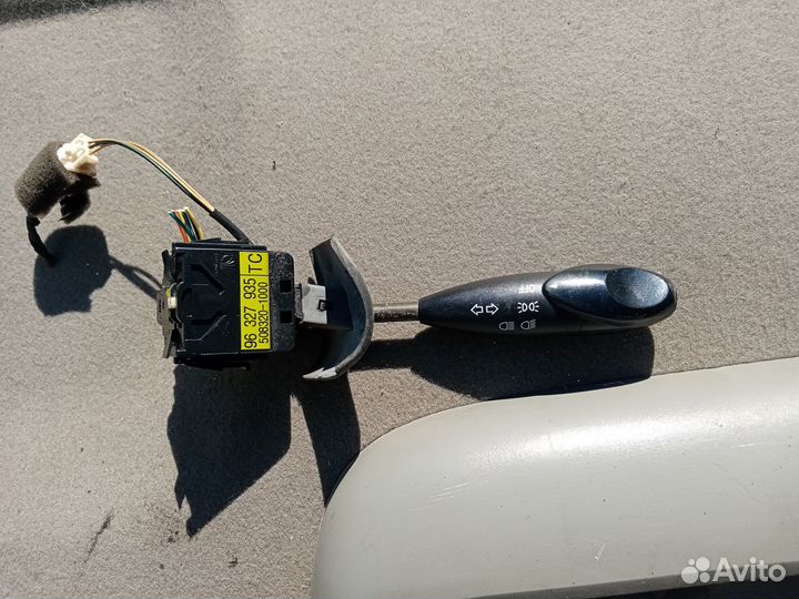 Переключатель поворотов на Шевроле Эванда 06г