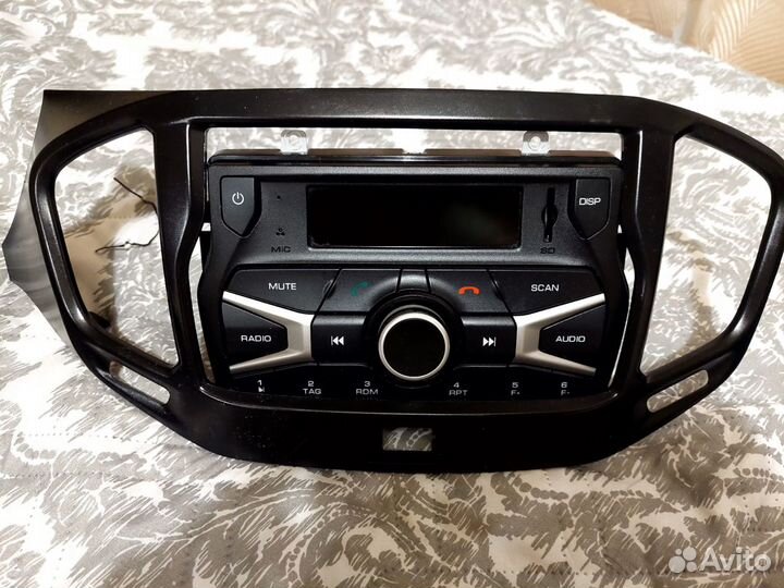 Магнитола штатная кнопочная на LADA Vesta