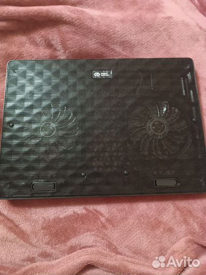 Подставка с охлаждением