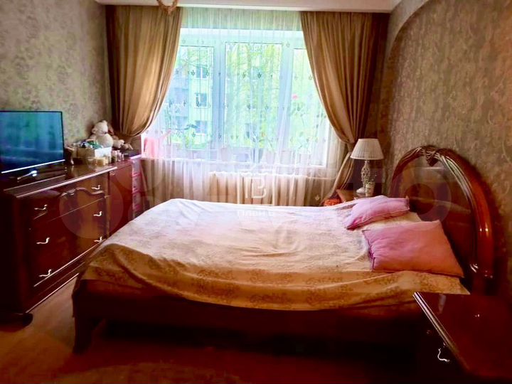 Доля в 3-к. квартире, 63,5 м², 2/5 эт.