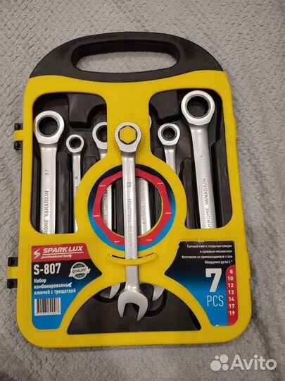 Набор гаечных ключей с трещеткой