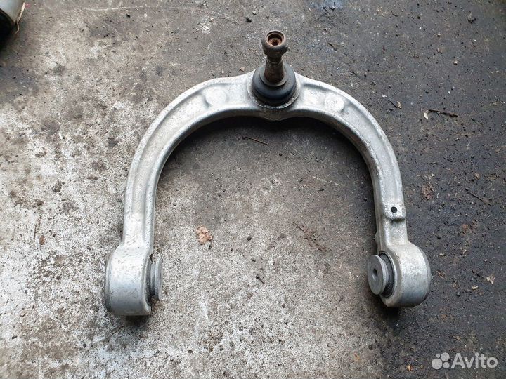 Рычаги передний верхний правый 164