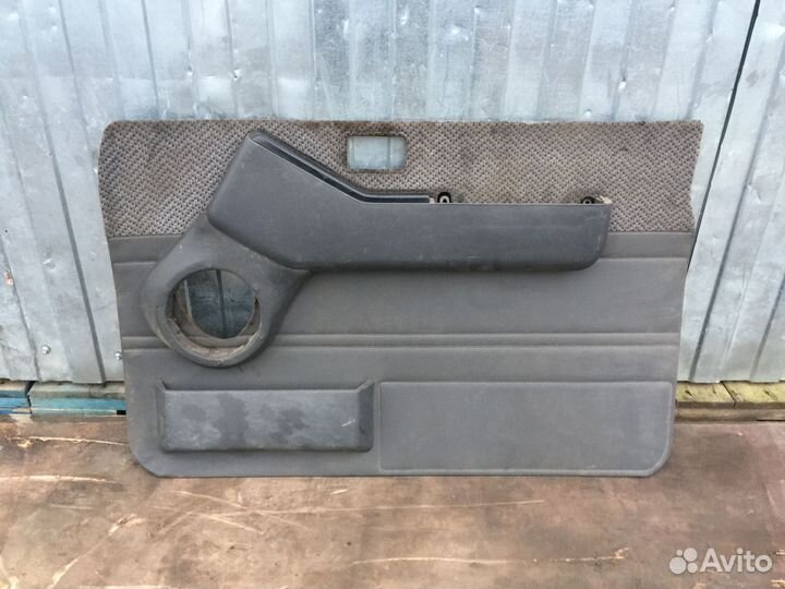 Обшивка двери передняя Nissan patrol y60 96г