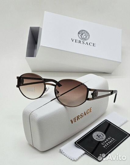 Солнцезащитные очки Versace