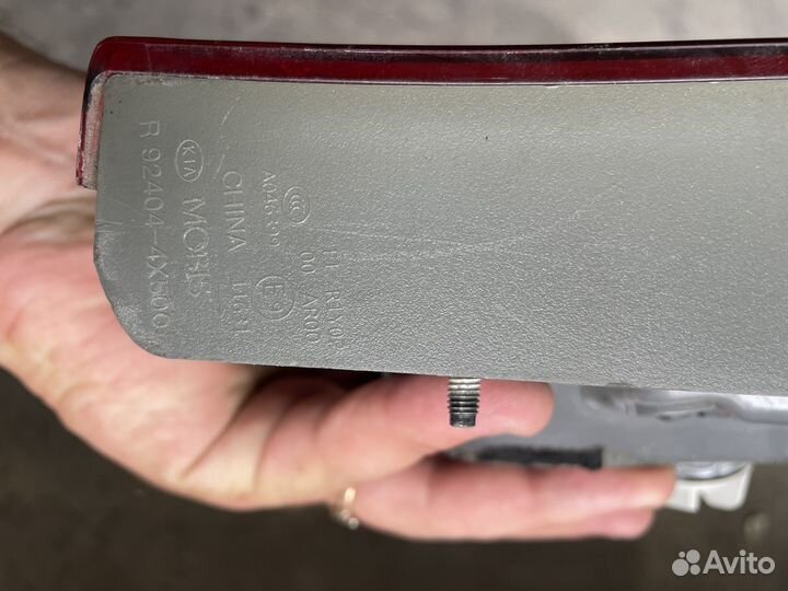 Фонарь внутренний правый Kia Rio, ориг Mobis