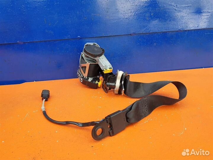 Ремень безопасности передний правый Ford Fiesta 6