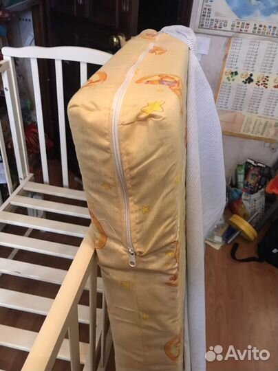 Детская кроватка с продольным маятником