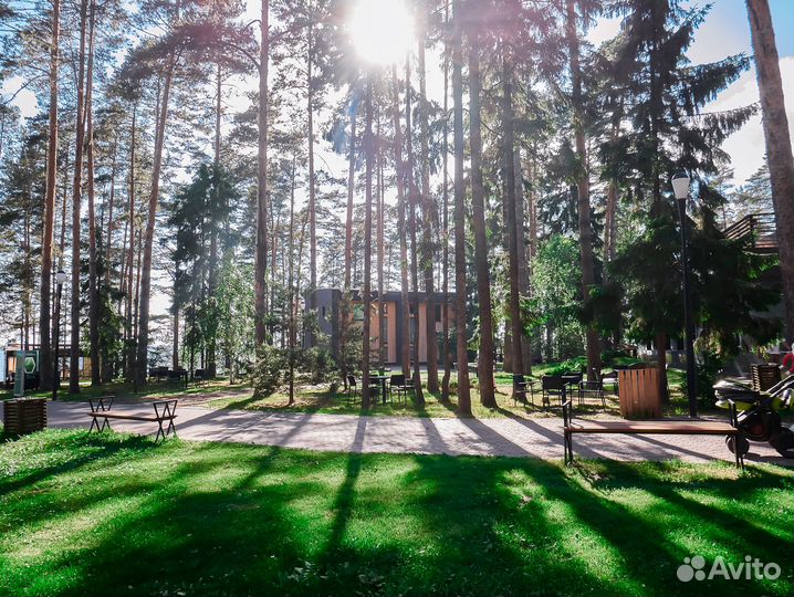 Разнорабочий на побережье Горьковского моря