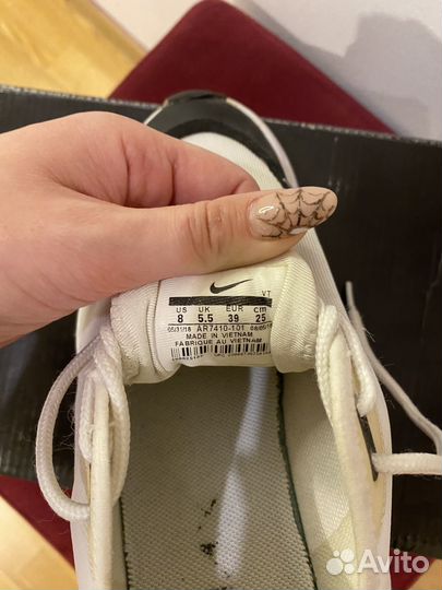 Кроссовки женские