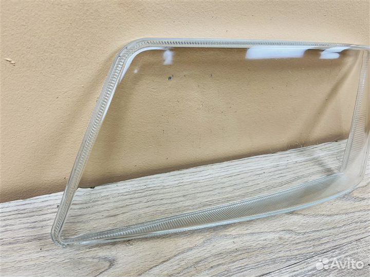 Стекло фары переднее левое Man