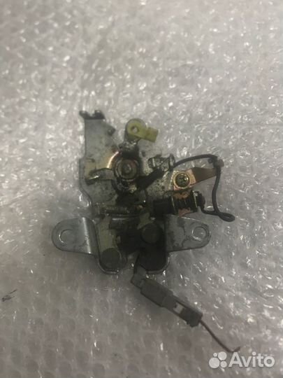 Замок багажника задний Toyota Mark 2 GX90 1GFE