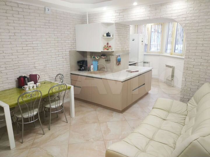 3-к. квартира, 100 м², 1/14 эт.