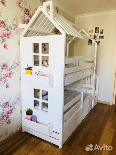 Детская двухъярусная кровать