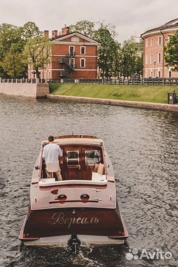 Аренда катера Версаль