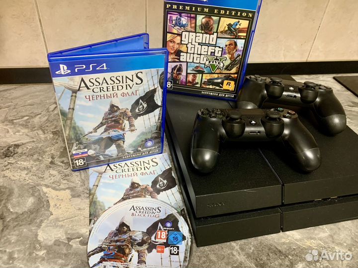 Sony playstation 4 1tb+GTA 5+2 джойстика