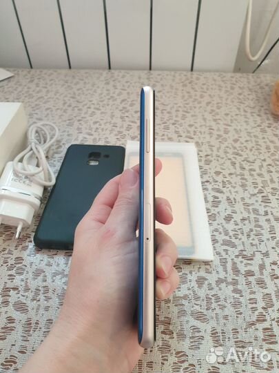 Samsung Galaxy A8 (2018), 4/32 ГБ