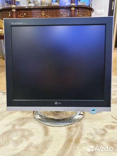 Монитор LG flatron L1720B