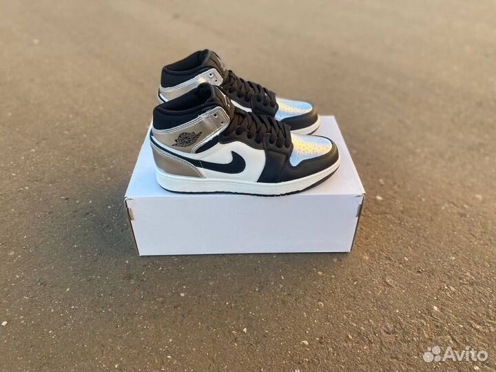 Кроссовки Nike Air Jordan 1