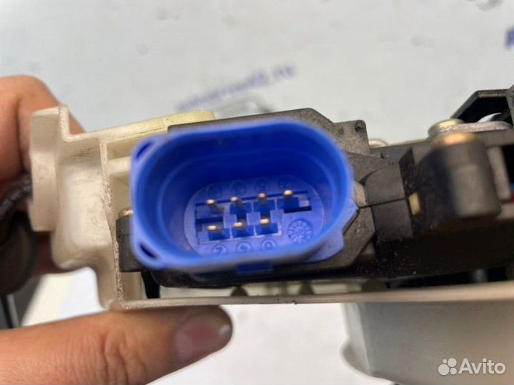 Замок двери задний правый Volkswagen Golf 1K1 2006