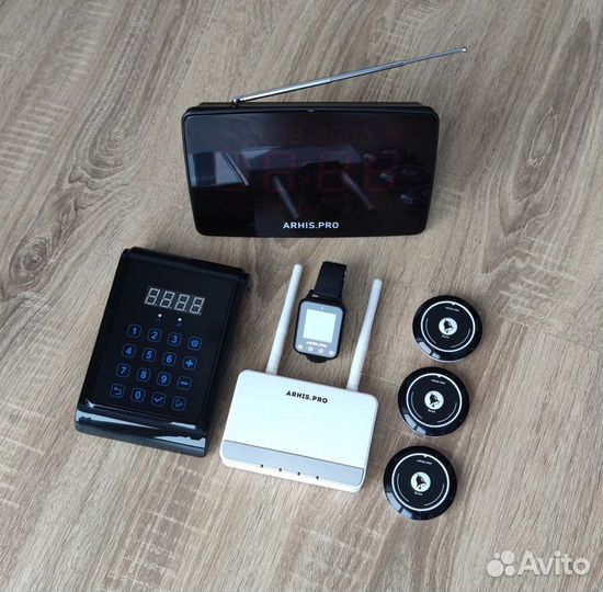 Кнопка вызова официанта в комллекте с часами табло