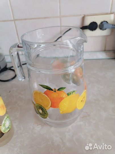 Кувшин стеклянный и два стакана
