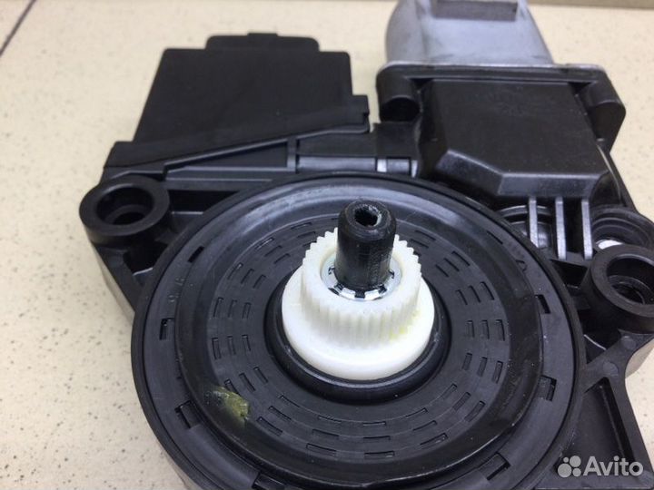 Моторчик стеклоподъемника задний правый Kia Optima