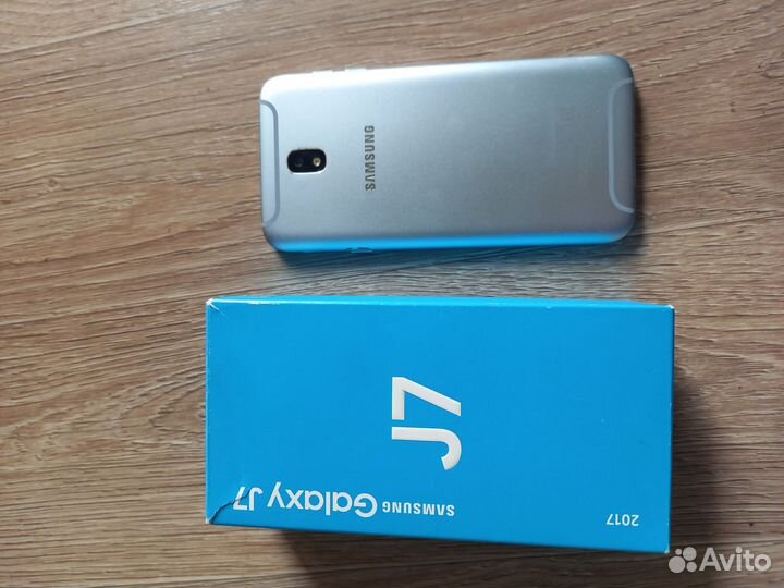 Телефон Samsung J7 2017