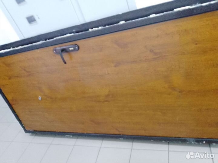 Дверь входная металлическая б/у