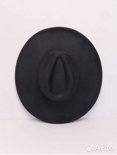 Шляпа Федора с широкими полями