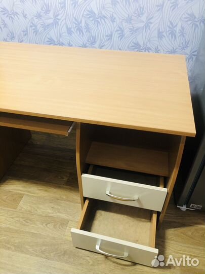 Компьютерный стол (уже в разобранном виде)