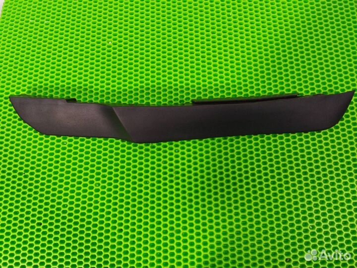 Спойлер (брызговик) бампера передний левый Land