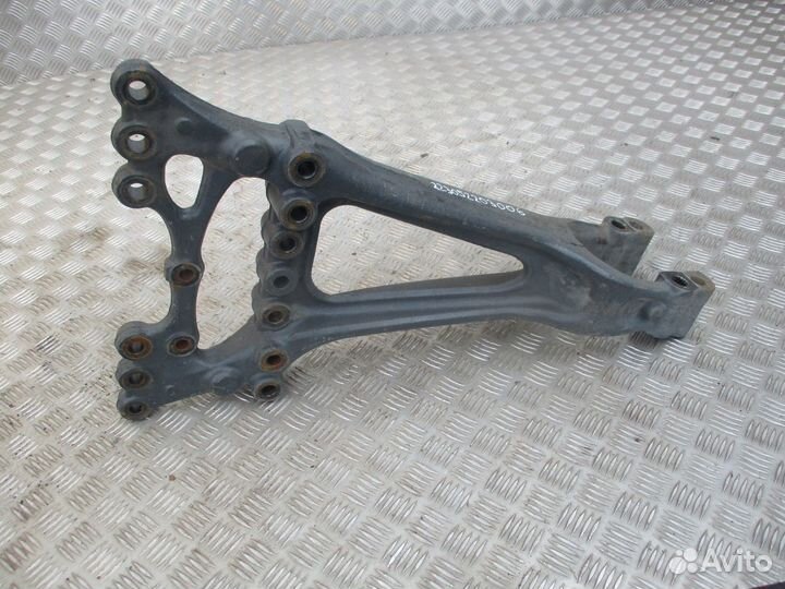 Кронштейн реактивной тяги Mercedes-Benz A960325781