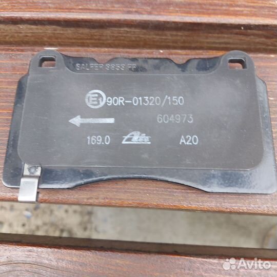 Тормозные колодки передние на mitsubishi