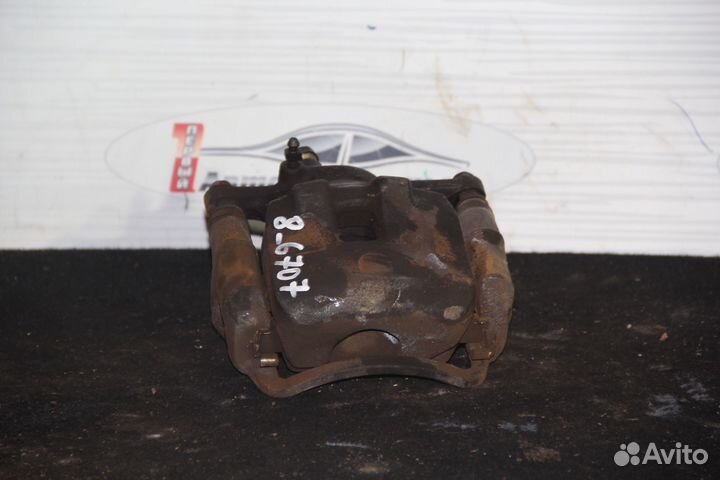 Суппорт перед лево c Toyota Crown JZS175 2JZ-FSE