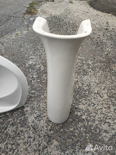 Раковина с пьедесталом в ванную