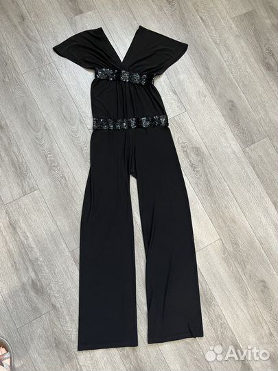Нарядный комбинезон 44 размер с пайетками