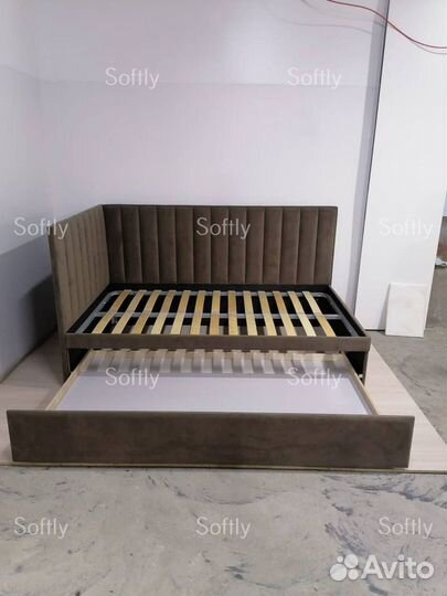 Детская кровать с мягкой спинкой