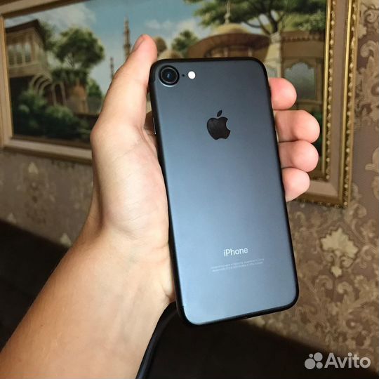 Телефон iPhone 7