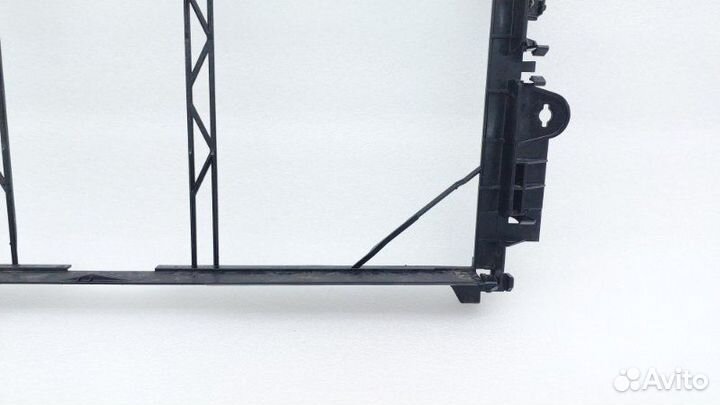 Б/У Б/У Кронштейн радиатора Состояние хорошее