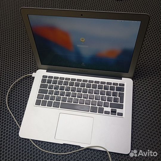 Apple MacBook 13 i5 a1466