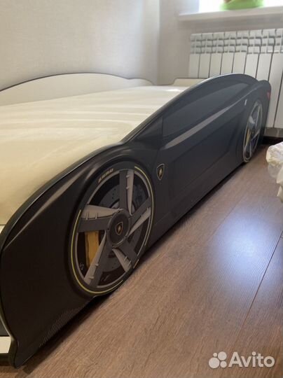 Детская кровать машинка с матрасом