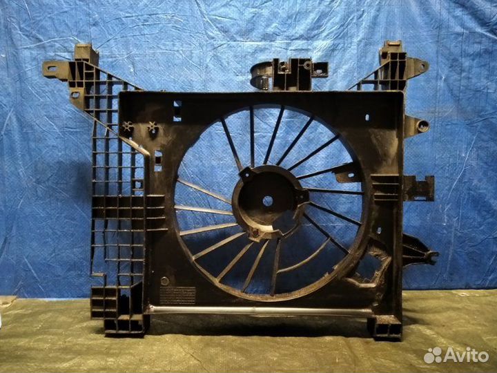 Диффузор вентилятора охлаждения Renault Duster F4R