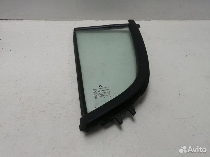 Стекло двери (форточка) заднее левое Mitsubishi