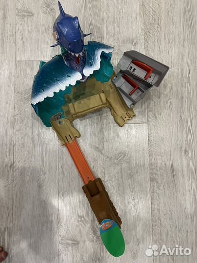 Трек Hot Wheels Акула