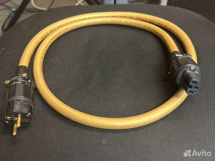 Van den hul The Mainsstream hybryd Furutech